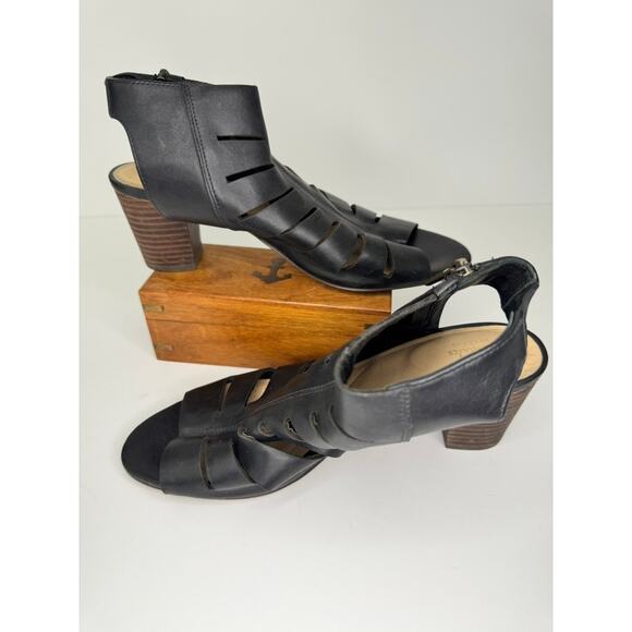 CLARKS Black Leather Stacked Heel Open Toe Strappy Sandal Heels Size 8.5 - Picture 3 of 7